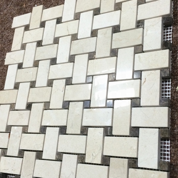 Crema Marfil Basketweave с мраморна мозайка с кафяви точки за кухненски плочки