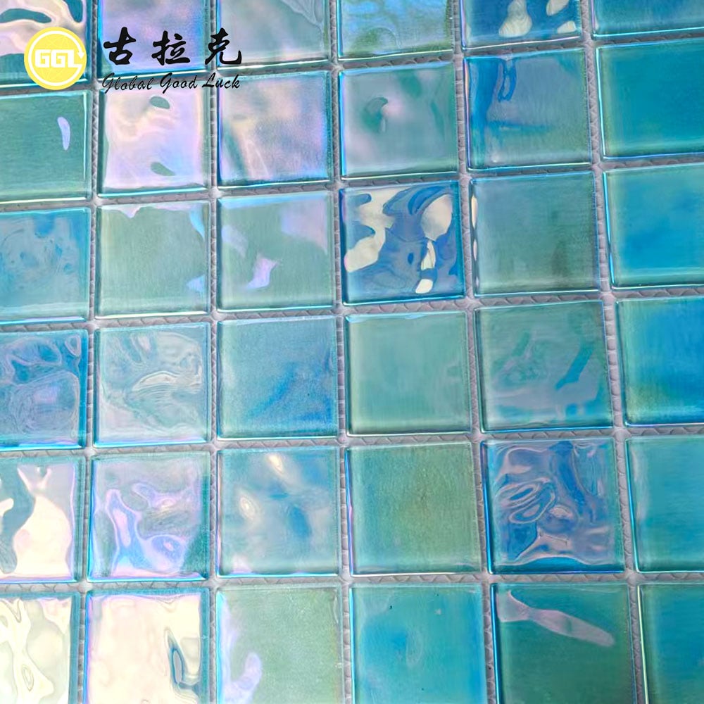 Иризирующие мозаичные стеклянные плитки Watercolor Aqua Green для бассейнов и стен