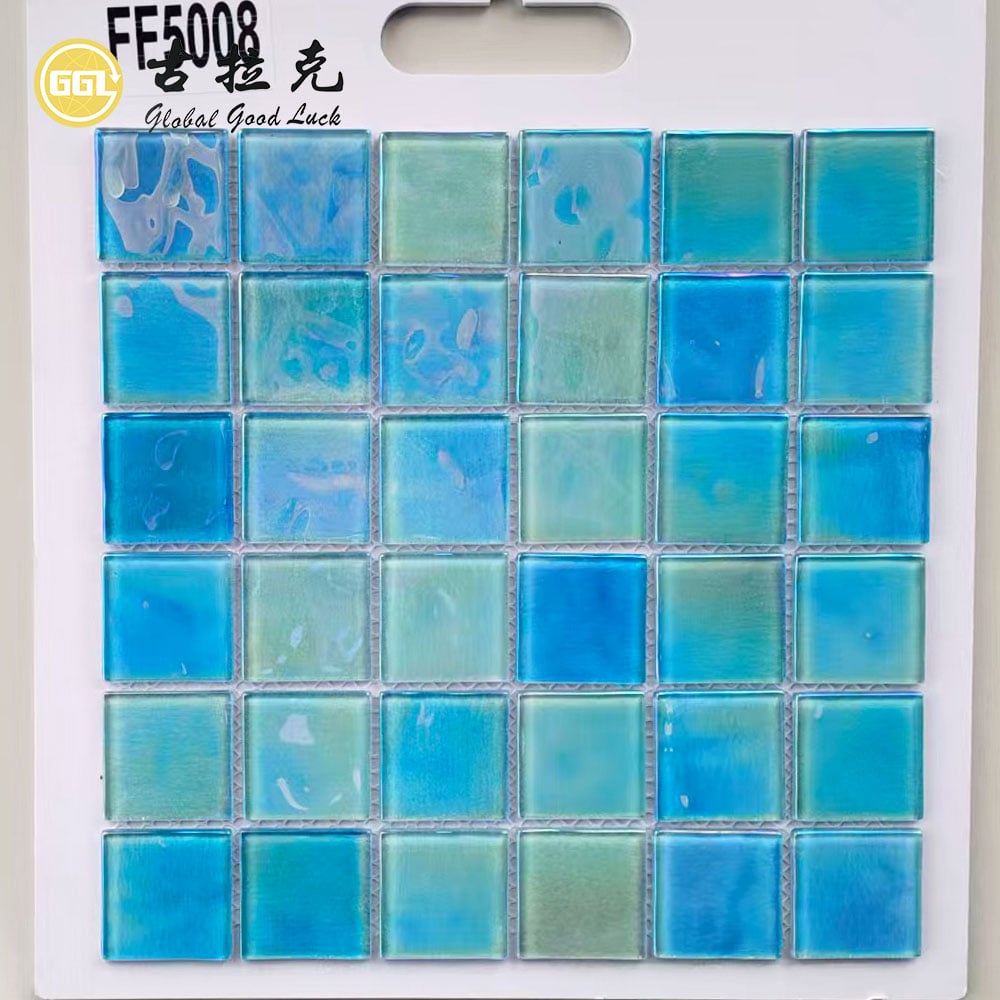 Иризирующие мозаичные стеклянные плитки Watercolor Aqua Green для бассейнов и стен