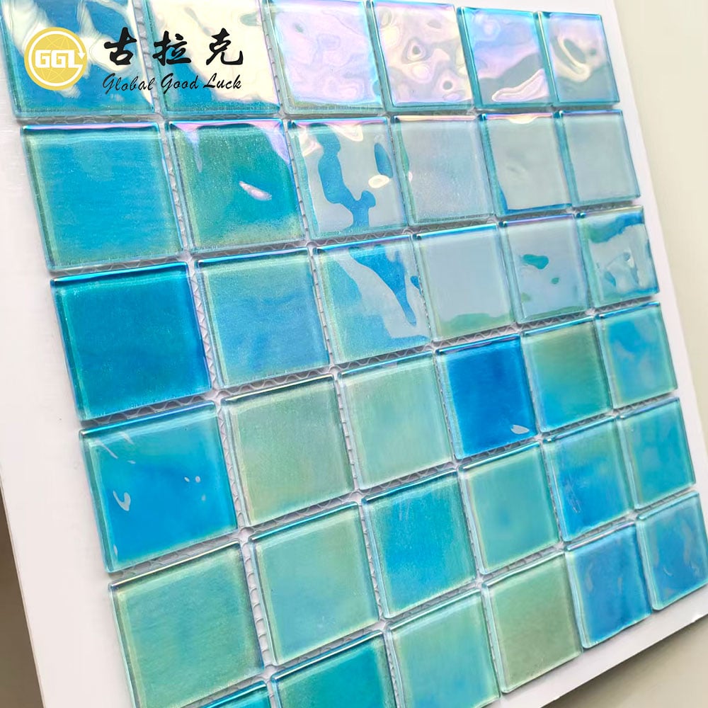 Иризирующие мозаичные стеклянные плитки Watercolor Aqua Green для бассейнов и стен