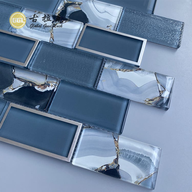 Blár Crystal Glass Blend Sliver Edged Glossy Mosaic fyrir TV Bakviðarveggstakmörkun