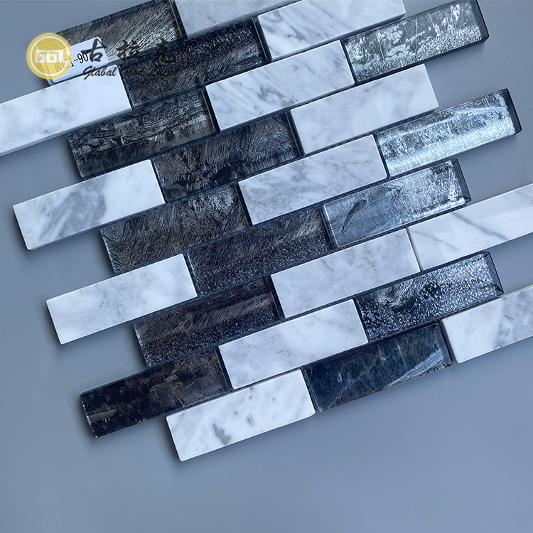 Luxus-Schwarz-Kristallglas-Mosaik mit Naturweiß Naturweiß Marmor-Mosaikfliese für Küche und Hoteldeko