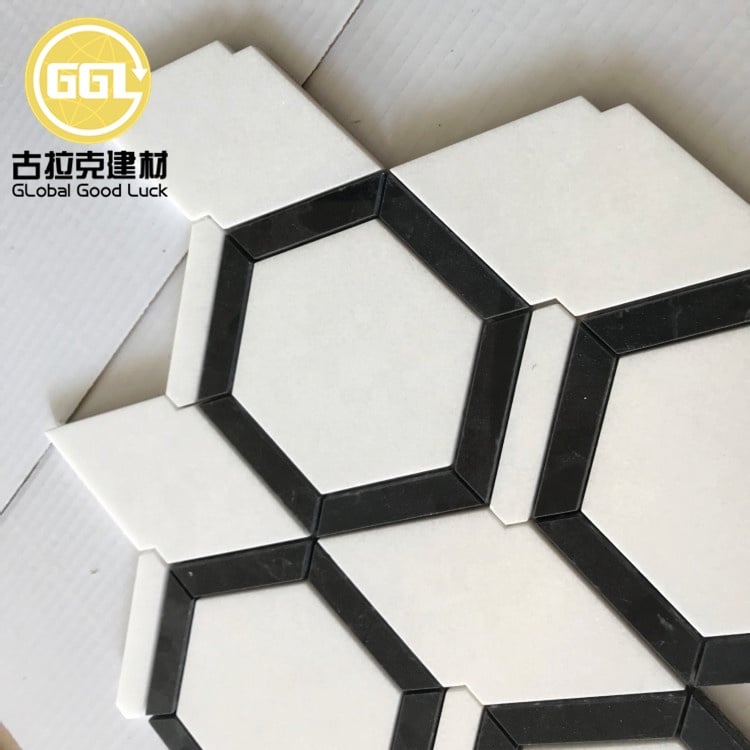 Hexagonální černý okraj čistě bílý mramorový mozaikový dlaždice pro koupelnu nebo toaletu