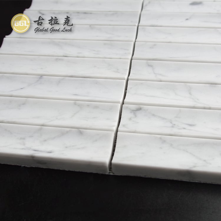 Leštěný povrch konkávní funkce rýhované dlaždice Carrara White Marble