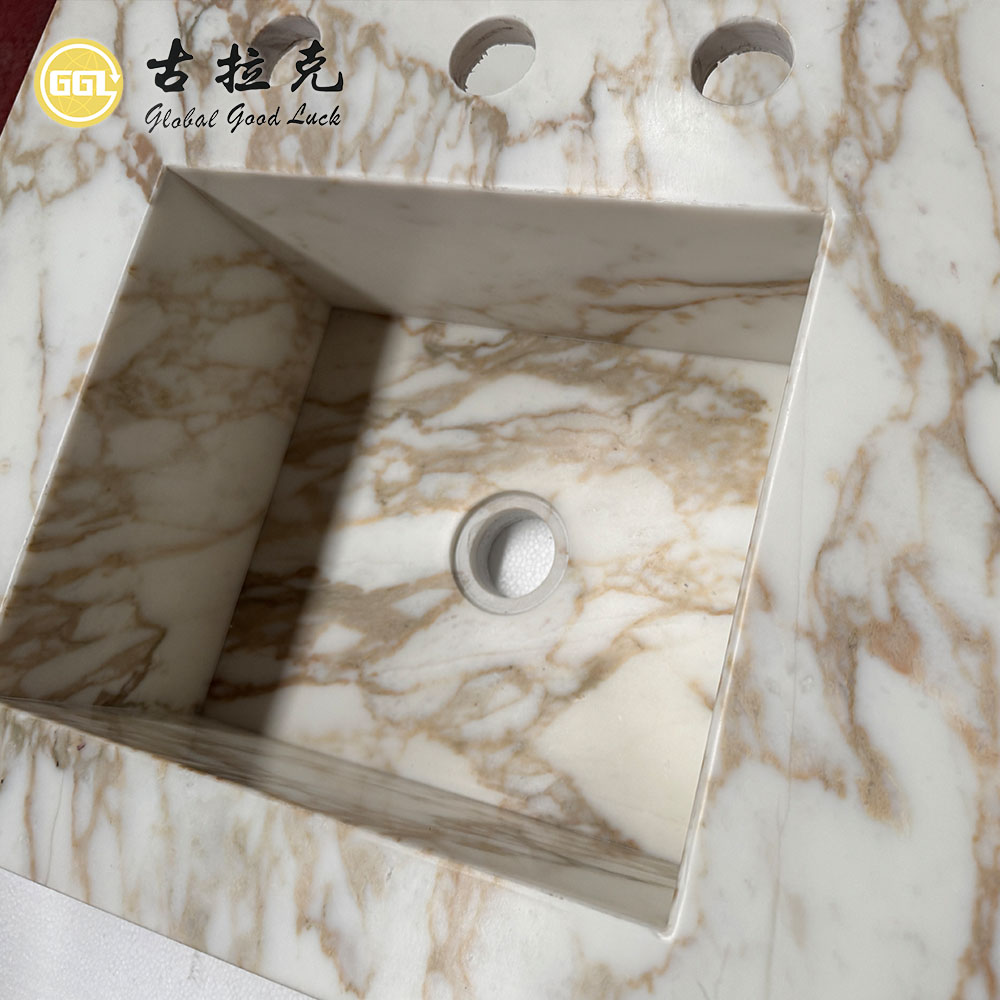 Italienischer Calacatta-Gold-Marmor-Waschtisch | Individueller Luxus-Badezimmer-Waschbecken