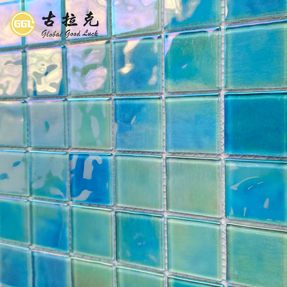 Иризирующие мозаичные стеклянные плитки Watercolor Aqua Green для бассейнов и стен