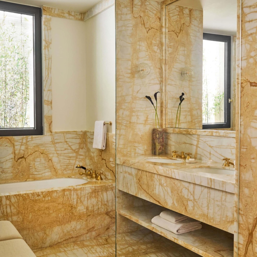 Golden Spider Marble: Origin, Characteristics, Applications & Iconic Projects
