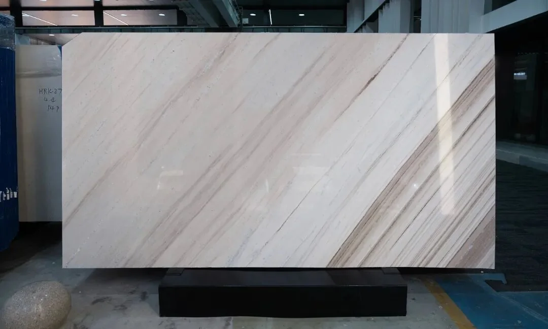 Palissandro Bianco Marble slab with fine diagonal beige and grey linear veining