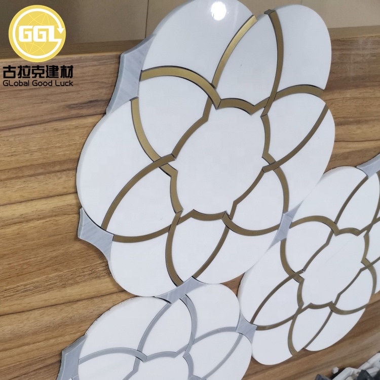 Calacatta White Marble Mix Brass Waterjet Mosaïek Tegel Blomvormige Ontwerp Backsplash