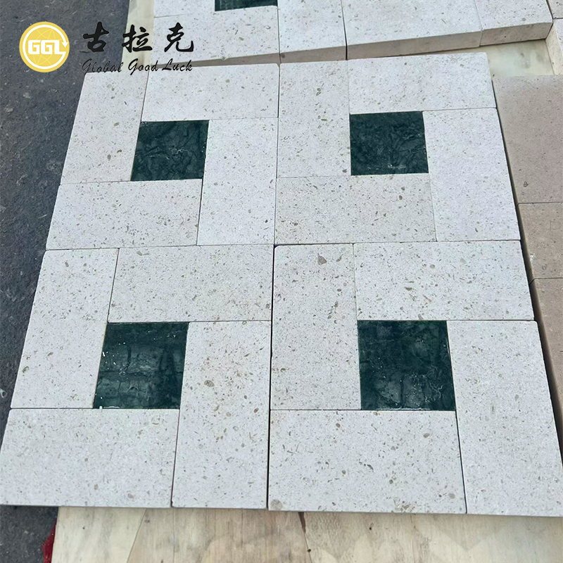 Natürliche Kalkstein- und Marmor-Mosaikfliesen mit geometrischem Muster für luxuriöse Bodenbeläge im Innenbereich