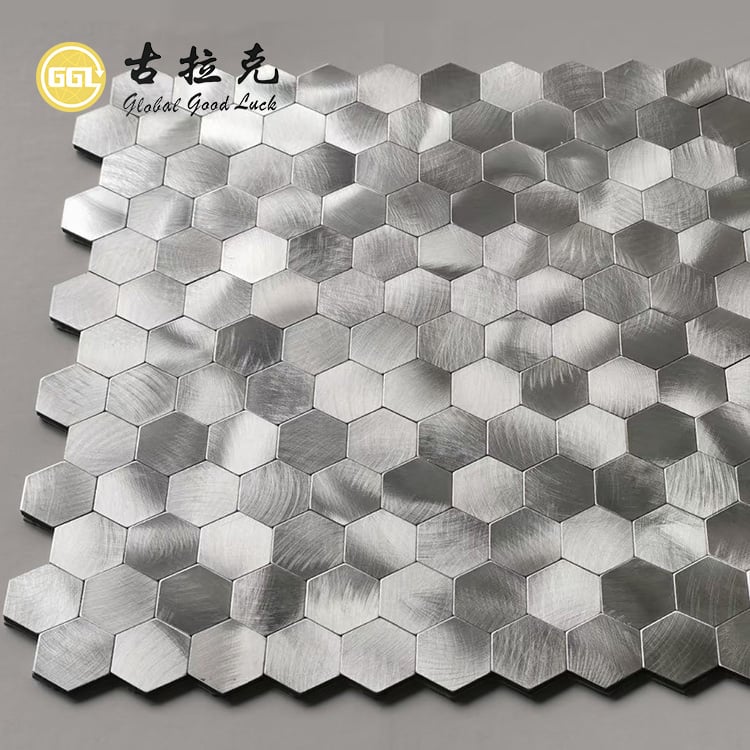 Mosaïque en métal aluminium argenté en forme de hexagone pour dosseret de mur de salle de bain