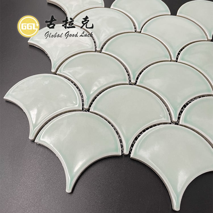 Placă ceramică mozaic de perete cu model de solzi de pește lucioasă pentru backsplash de bucătărie