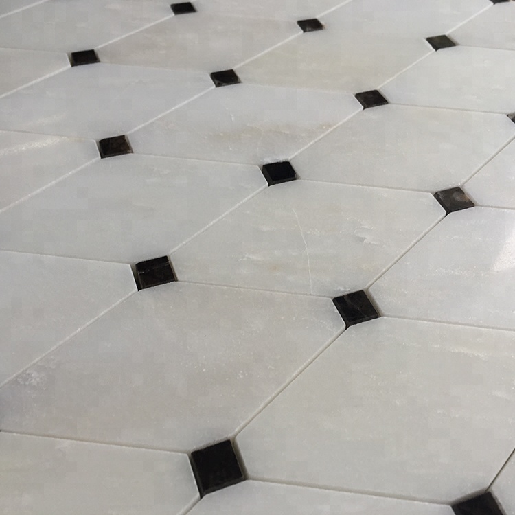 Carreau de mosaïque en marbre blanc poli à motif graphique pour la décoration des murs et sols de salle de bain ou de toilette