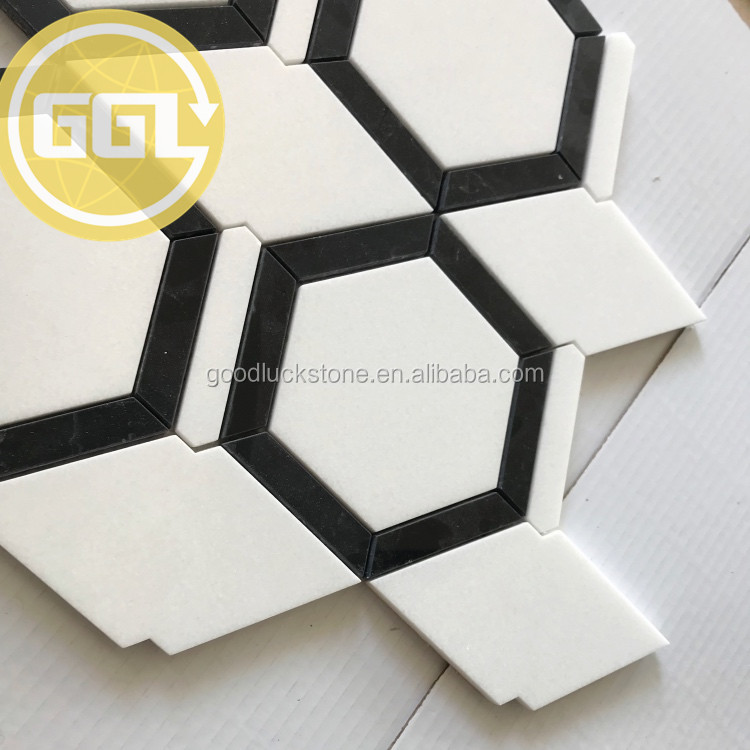 Hexagonální černý okraj čistě bílý mramorový mozaikový dlaždice pro koupelnu nebo toaletu