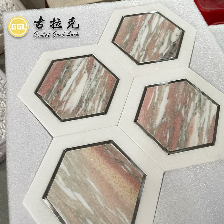 กระเบื้องโมเสคหกเหลี่ยมแบบผสมโลหะจากหินอ่อนโรสโซ นอร์เวย์ ตัดด้วยเครื่อง Waterjet สำหรับตกแต่งพื้น