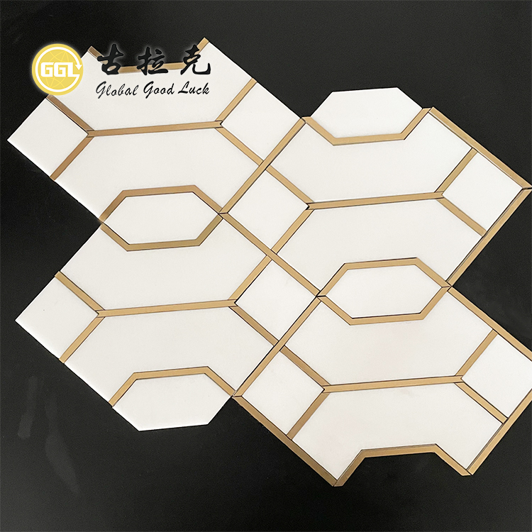Novo design Thassos mármore branco com borda de latão mosaico de pedra para decoração de banheiro
