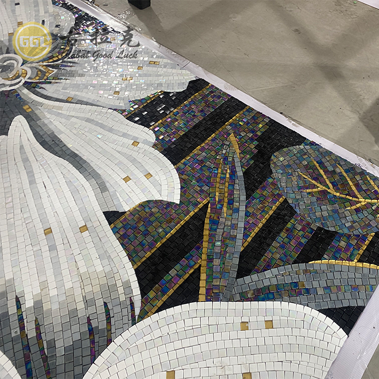 Création sur mesure d'un motif floral en mosaïque d'art moderne en verre, épaisseur 4 mm, découpé à la main pour la décoration des murs de la chambre ou de l'hôtel