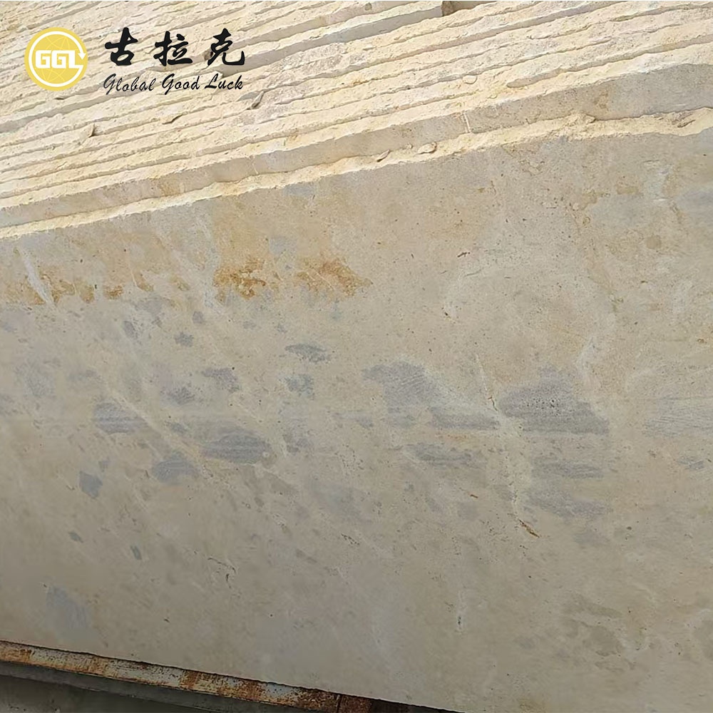 Gebürstete und getumblte Terrassenplatten aus römischem Beige-Kalkstein für die Dekoration von Außenwänden und -böden