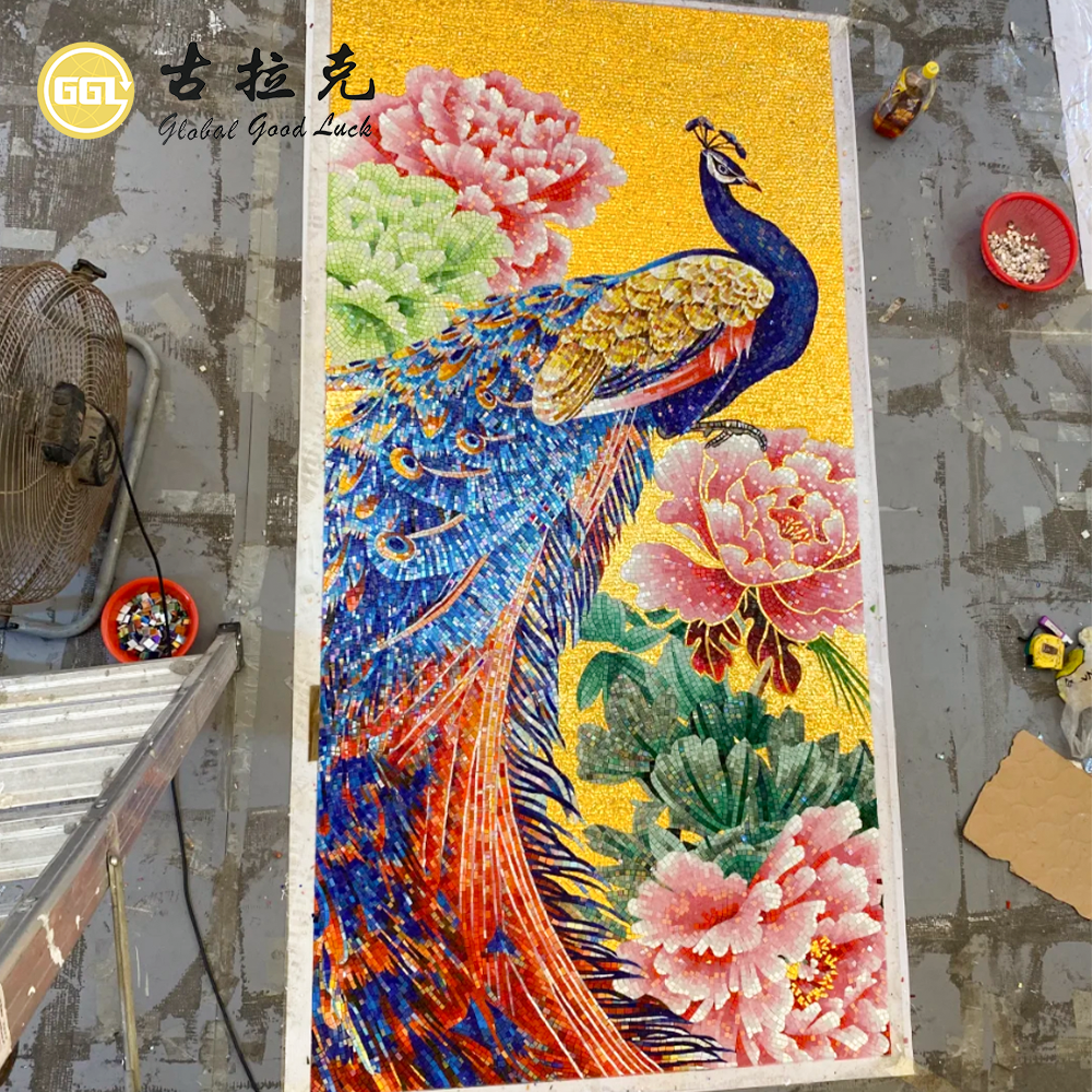 Mural de Mosaico em Vidro Personalizado com Pássaro Pavão | Arte Paredes em Mosaico Floral Artesanal