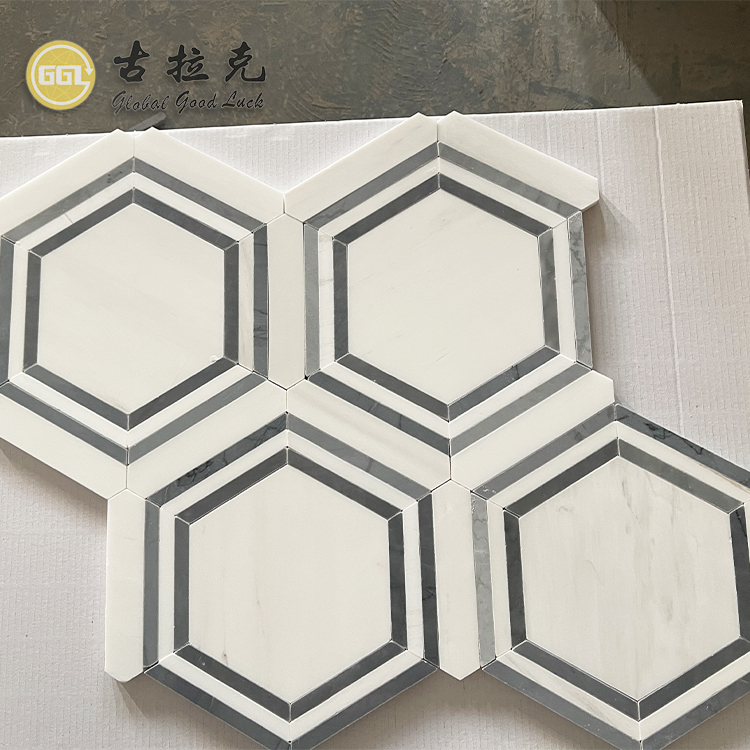 Polierte Sechseckform Marmor-Mosaikfliese Einfaches Design für Bodenmosaiken Genre