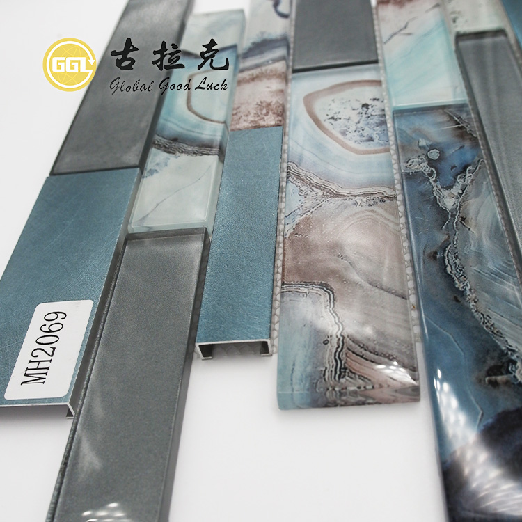 มูลติคอลเลอร์ คริสตัลกลาส มอไซค์ มิกซ์ สีฟ้า สายโลหะ รูปแบบ Backsplash การตกแต่งผนัง