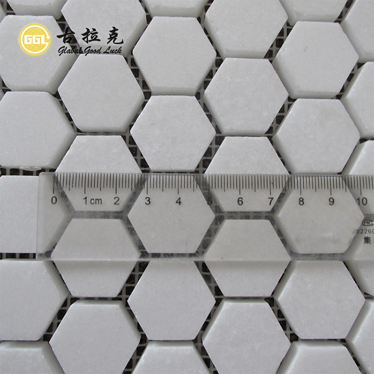 Azulejos de mosaico mini hexagonales de mármol blanco Thassos para decoración de baño y aseo