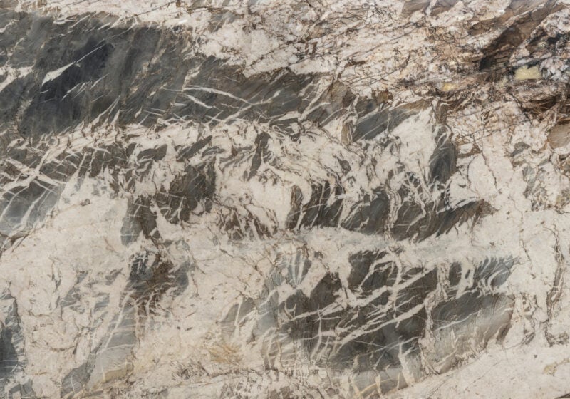 vittara-crystal-quartzite-natural-veining-detail.jpg