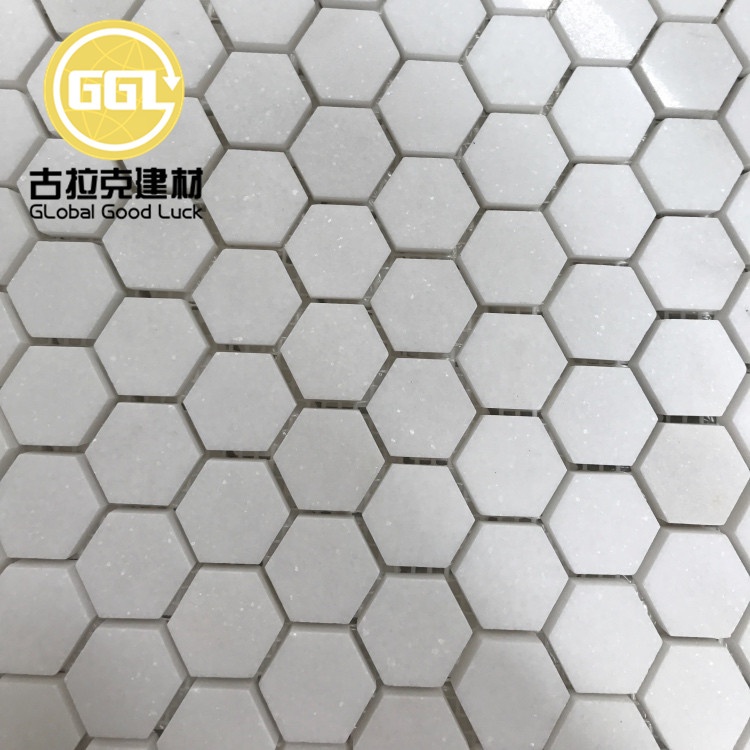 Azulejos de mosaico mini hexagonales de mármol blanco Thassos para decoración de baño y aseo