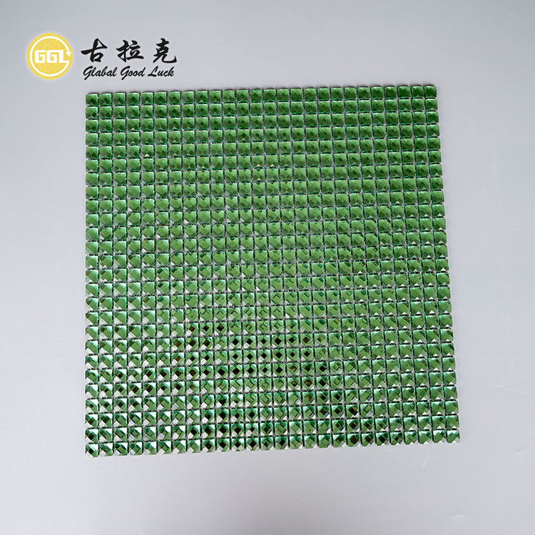 Kristallgrüne quadratische Diamantoberfläche Glas Mosaikfliesen Innendekoration