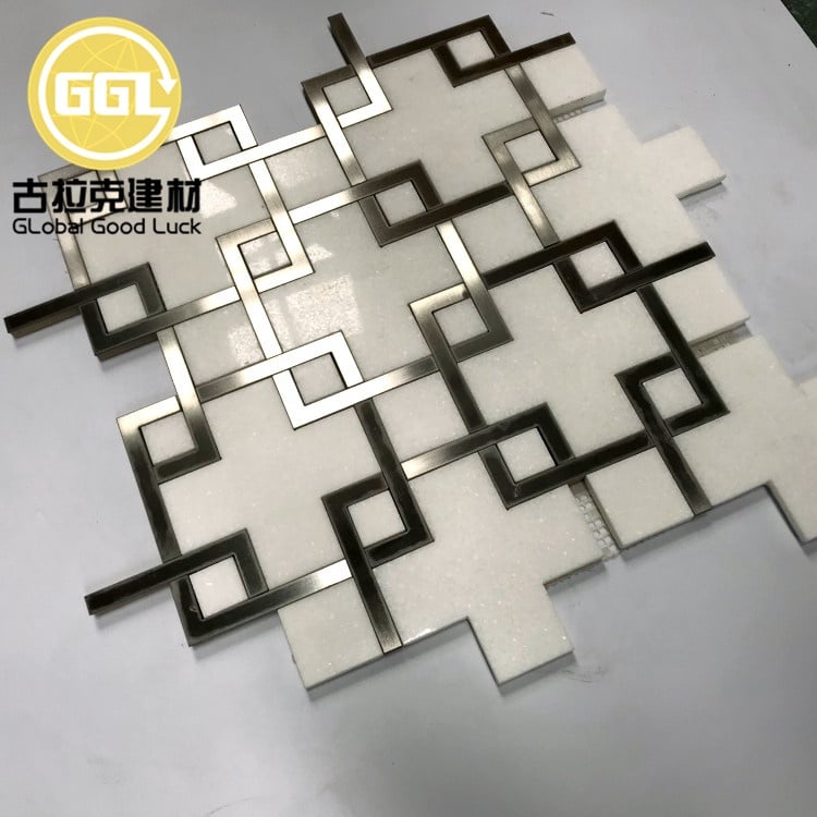 แผ่นโมเสคสแตนเลสและหินอ่อนสีขาวขัดเงาแบบผสมกันตัดด้วยเครื่อง Waterjet