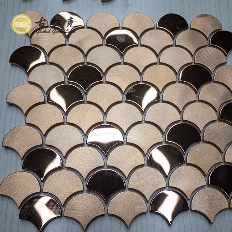 Espelho de mosaico de metal em forma de leque com design de madeira estilo backsplash de azulejo de parede