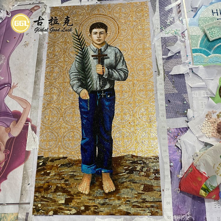 Mural personalizado de mosaico en vidrio con retrato – arte mural de mosaico con figura humana hecho a mano para interiores de lujo