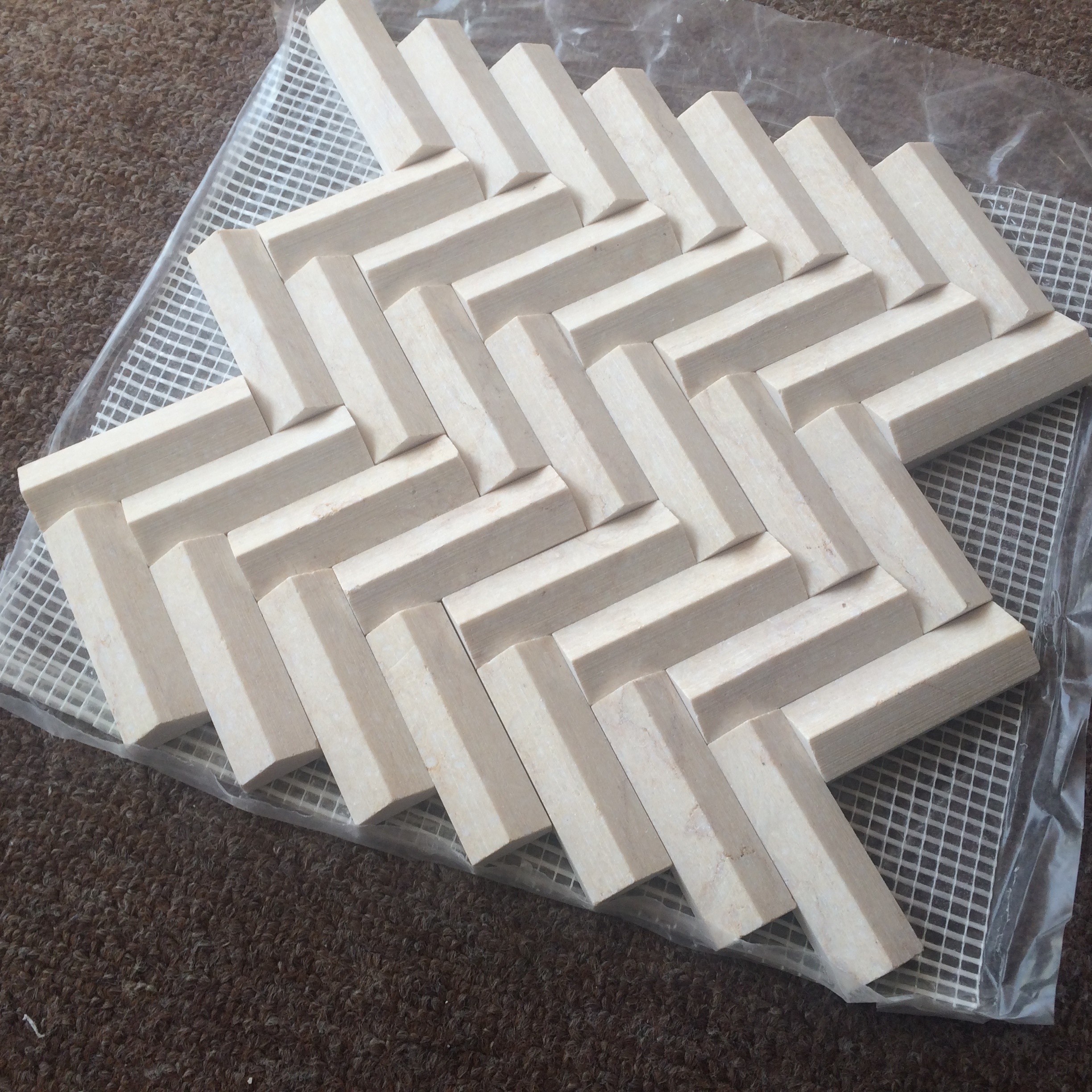 3D Crema Marfil Fischgrätenform Marmormosaik für Wandfliesen