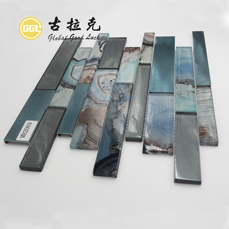 มูลติคอลเลอร์ คริสตัลกลาส มอไซค์ มิกซ์ สีฟ้า สายโลหะ รูปแบบ Backsplash การตกแต่งผนัง