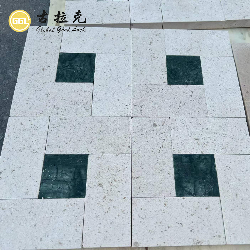 Natürliche Kalkstein- und Marmor-Mosaikfliesen mit geometrischem Muster für luxuriöse Bodenbeläge im Innenbereich