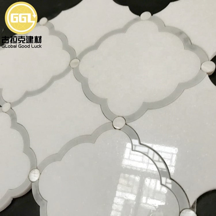 Gạch mosaic ngọc trai vỏ sò hình đèn lồng bề mặt bóng loáng pha trộn đá cẩm thạch trắng và vỏ sò hình Arabesque