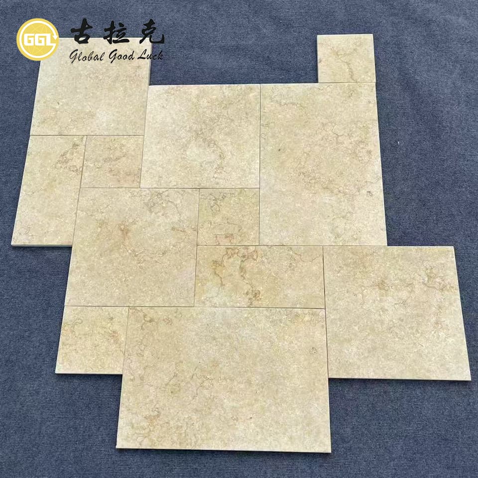 Beige Kalksteinfliesen im französischen Muster, gehämmert – Natursteinplatten für Pooldeck, Terrasse, Innenhof, Garten und Außenbodenbeläge