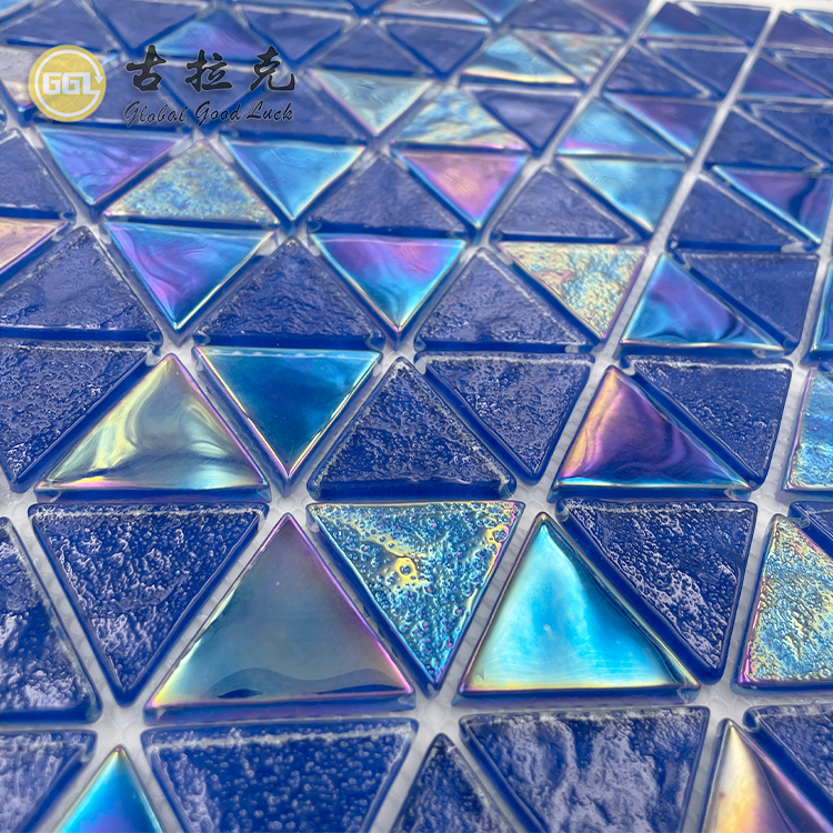 Mosaik Kaca Kristal Berbentuk Segitiga dengan Pelangi | Ubin Kaca Iridesen untuk Kolam Renang dan Desain Interior
