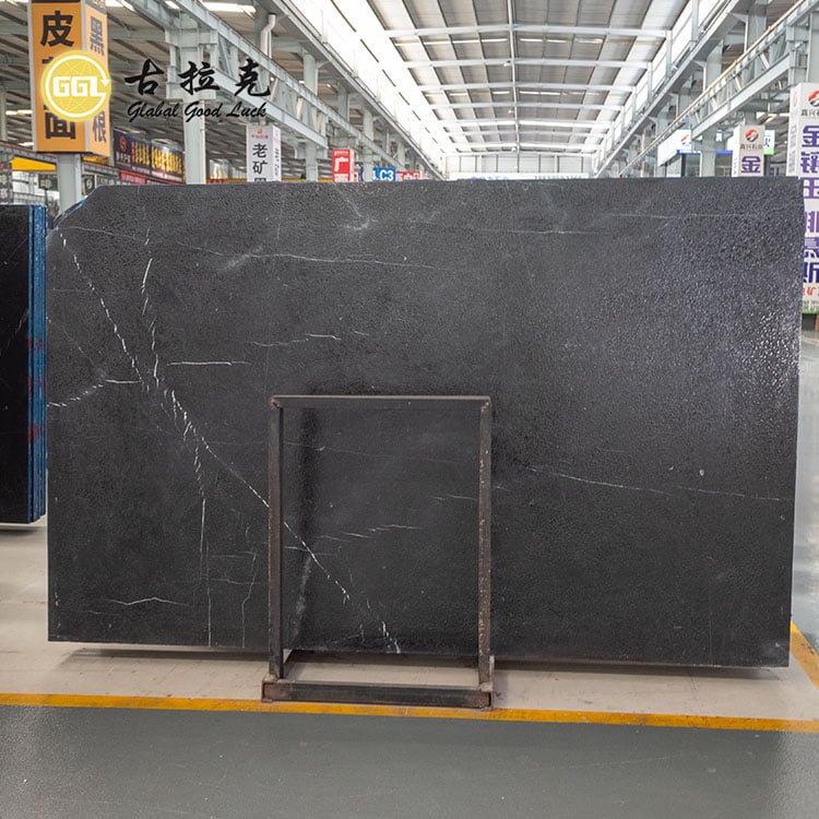 Placă de marmură Nero Marquina cu design periat satinat pentru plăci de pereți și podele