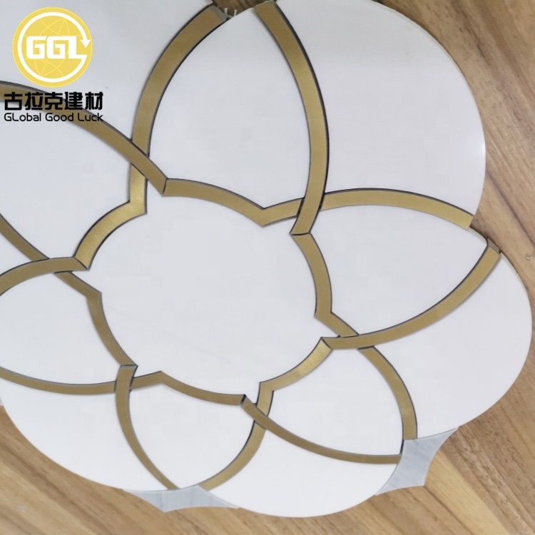 Calacatta White Marble Mix Brass Waterjet Mosaïek Tegel Blomvormige Ontwerp Backsplash