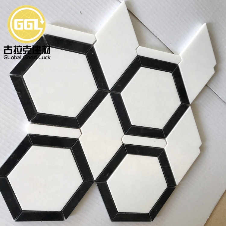 Hexagonální černý okraj čistě bílý mramorový mozaikový dlaždice pro koupelnu nebo toaletu