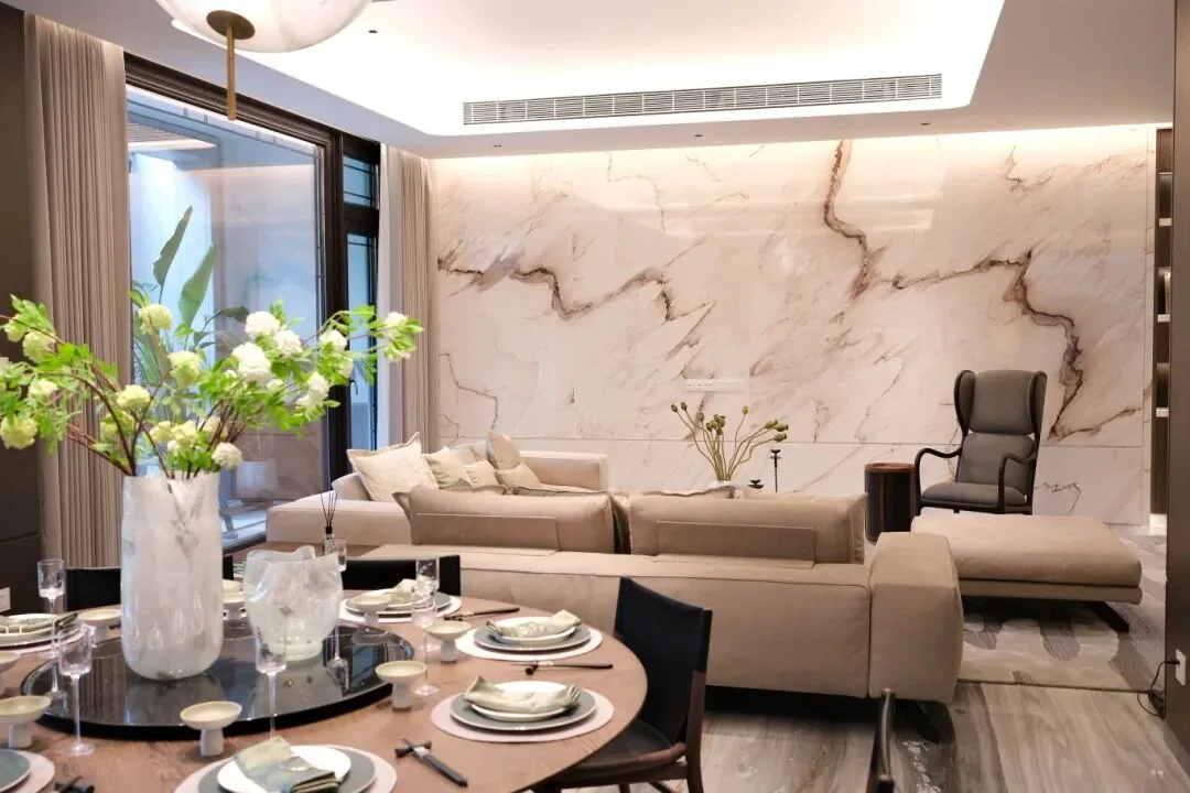 Large-format Palissandro Bianco Marble feature wall behind a residential seating area