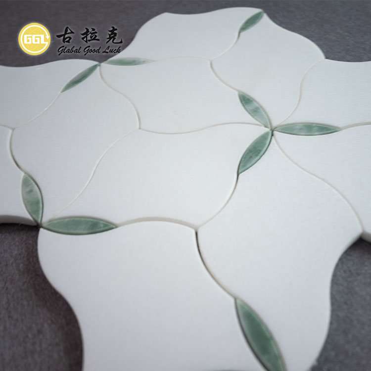 Tassello Mosaico a Forma di Fiore a Pattern di Marmo Thassos Bianco e Verde Acqua per Piastrelle per Pareti e Pavimenti