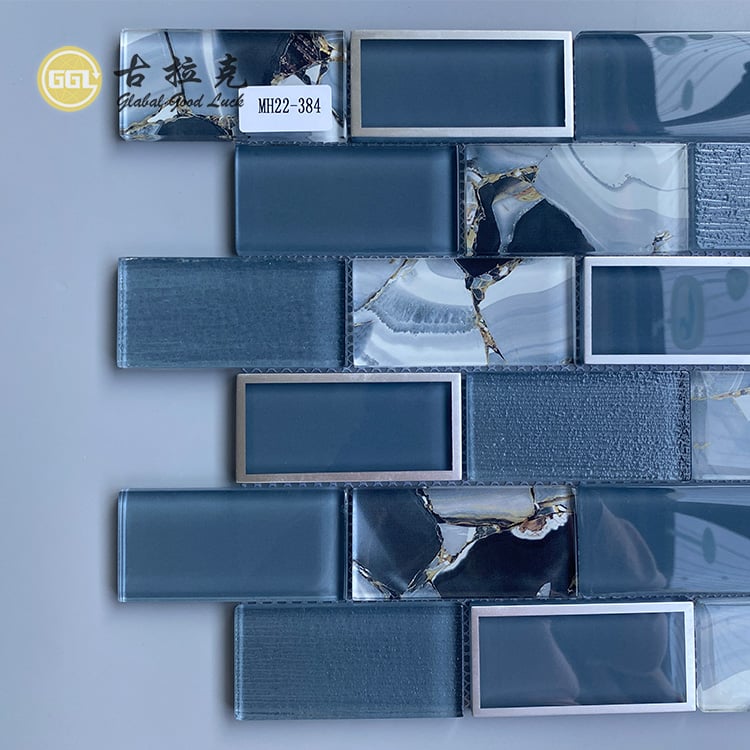 Blár Crystal Glass Blend Sliver Edged Glossy Mosaic fyrir TV Bakviðarveggstakmörkun