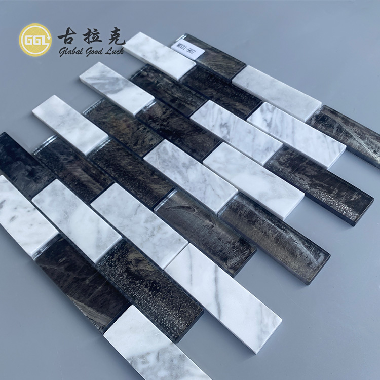 Luxus-Schwarz-Kristallglas-Mosaik mit Naturweiß Naturweiß Marmor-Mosaikfliese für Küche und Hoteldeko