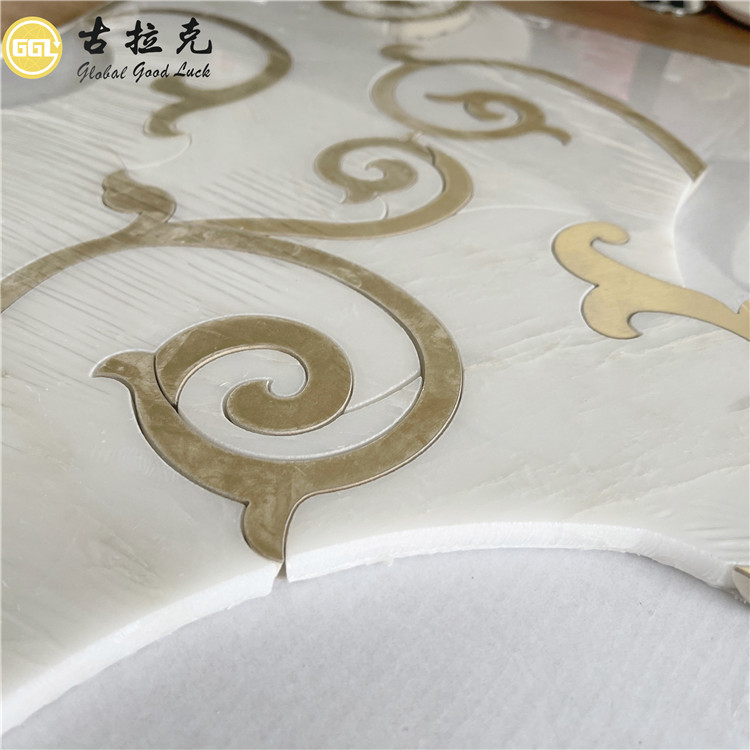 Thiết kế tinh tế Mosaic Waterjet không đều Phối hợp Đá cẩm thạch Trắng và Đồng cho gạch ốp tường