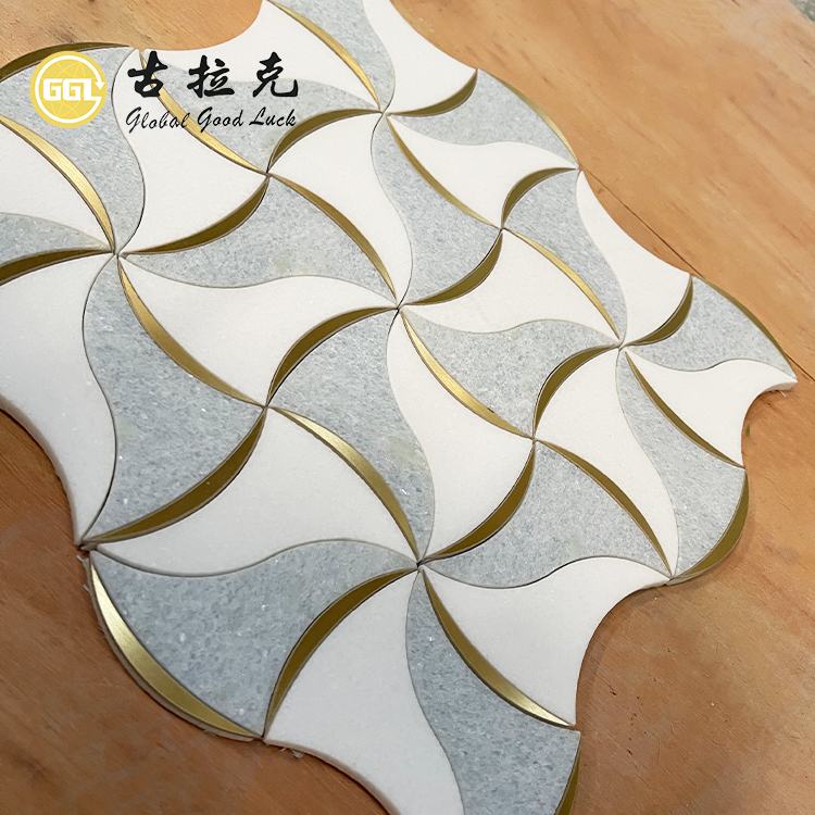 Welliges Design Weiß Blau Marmor Mix Messing Muschelmosaikfliese Innenwand Boden Dekor