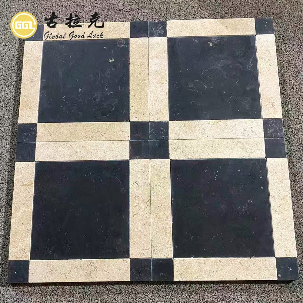 Schwarz-beige Kalkstein-Schachbrett-Bodenfliesen, naturbelassene, abgetreppte Stein-Mosaikfliesen für Hotellobby, Küche und Resort-Projekte