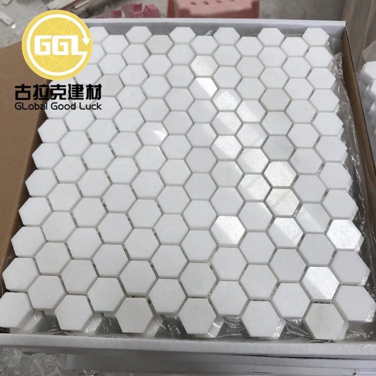 Azulejos de mosaico mini hexagonales de mármol blanco Thassos para decoración de baño y aseo