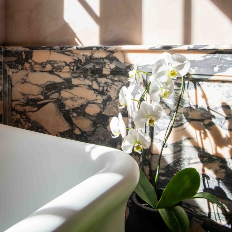 Calacatta Rosenoir-bathroom wall(664f35f518).jpg